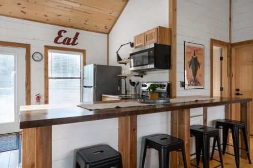 Jumping Goat Ranch-Fatimas, great views, sleeps 2 in Fredericksburg, USA