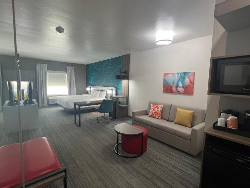 Comfort Suites DeSoto Dallas South in DeSoto, USA
