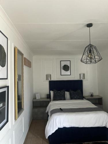 LuxuryLodge near OR Tambo - Tap to explore photos