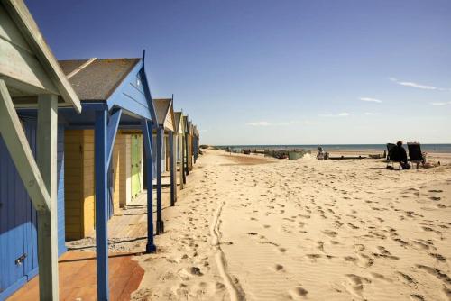 Panoramic sea views in beachfront apt w balcony