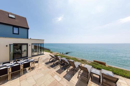 Foto 1: The Sea House - Ultimate Seafront Living & Sunsets