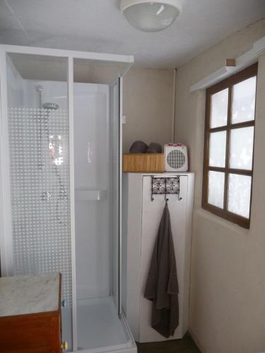 Chambre dhôtes Suite 53m2 ou Caravane vintage avec cuisine et salle de bains privées, B&B 53m2 Suite or Vintage caravan with private kitchen and bathroom