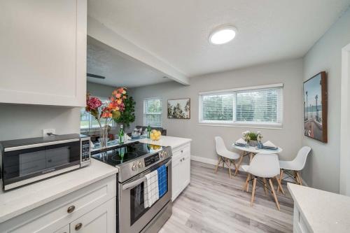 Chic Home Near Airport Port Everglades & Casino in Fort Lauderdale, USA