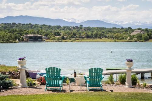 Lakeside Hideaway With Views Of The Rockies