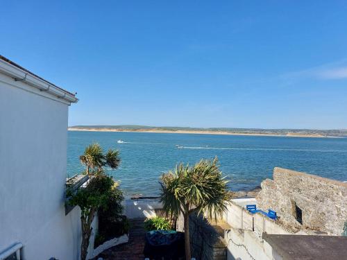 2 Bed cottage in a fantastic sea front setting, Appledore (foto 8)