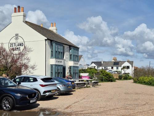 WOW! Amazing SEA VIEWS at Coastal chalet in Kingsdown Park with pool No 40