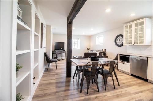 NN - Flats on 4th #1 - Downtown 2-bed 2-bath, Whitehorse (zdjęcie 4)