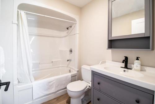 NN - Flats on 4th #1 - Downtown 2-bed 2-bath, Whitehorse (zdjęcie 9)