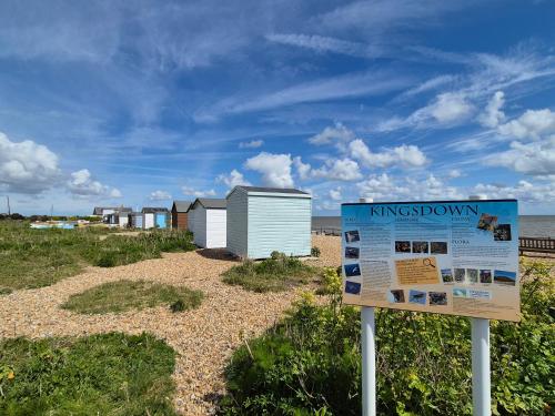 WOW! Amazing SEA VIEWS at Coastal chalet in Kingsdown Park with pool No 40