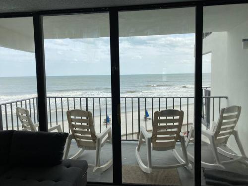 Gorgeous 2 BR/2 BR Newly Renovated BeachFront Condo thumb 2