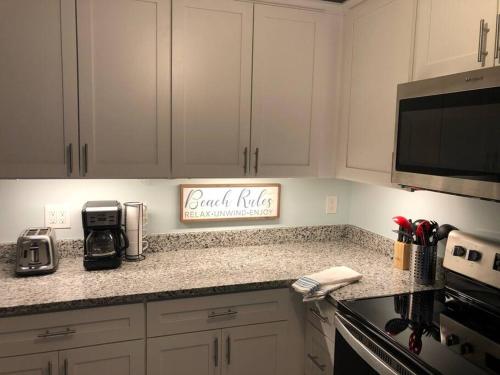 Gorgeous 2 BR/2 BR Newly Renovated BeachFront Condo thumb 3