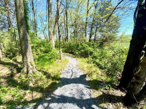 Steps to Winery & Battlefield-Pvt Acre w/ Hot Tub!