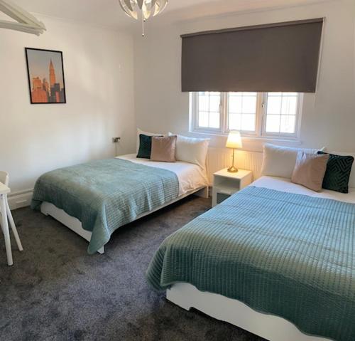 CAMDEN TOWN PARKWAY ROOMS, Londyn