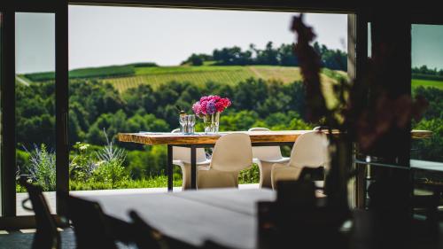 ระเบียง/ชานเรือน, Premium Gardenguesthouse Mlinar with Pool & Sauna in โมราฟสเกโทพลิซ