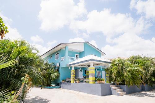 Five-Bedroom House image 4