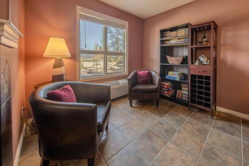 The Peaks 2 Bedroom Mountain View Condo