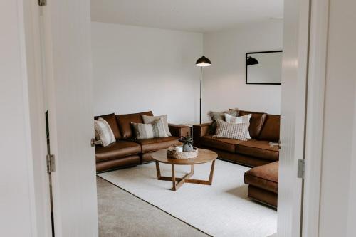 Dovecote: 5-bedroom Home with Hot tub & Games room – khách sạn tại Arrowtown