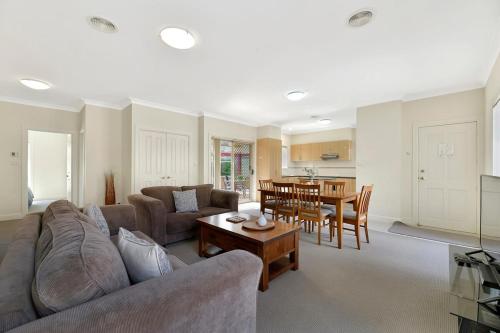 Spacious 2 Bed, 2 Bath Villa, CBD Location, Orange (Foto 7)