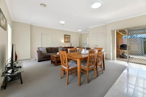 Spacious 2 Bed, 2 Bath Villa, CBD Location, Orange (Foto 9)