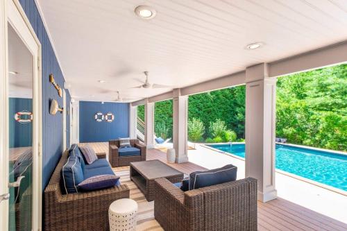 Heated Pool, Hot tub| Beachwood Cove by RoveTravel in Northwest Harbor (NY)