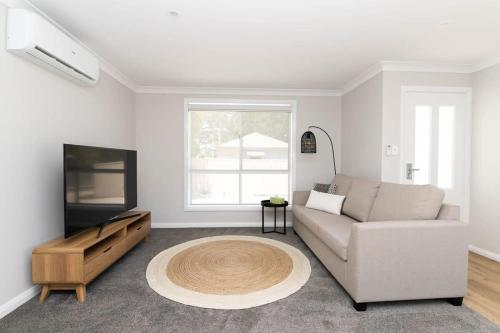 Villa on Matthews - Modern & Cosy, Escape for 2, Ориндж (фото 3)