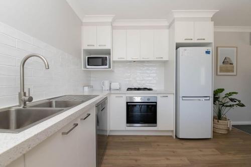 Villa on Matthews - Modern & Cosy, Escape for 2, Ориндж (фото 9)