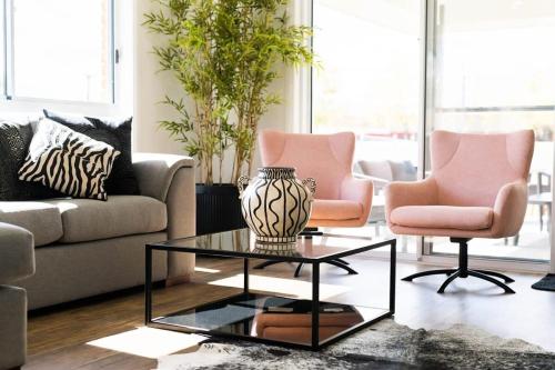 Hideaway on Curran - Modern & Comfy Retreat in CBD Firepit, Orange (photo 9)
