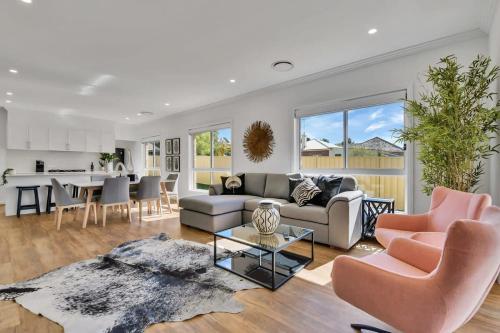 Hideaway on Curran - Modern & Comfy Retreat in CBD Firepit, Orange (photo 10)