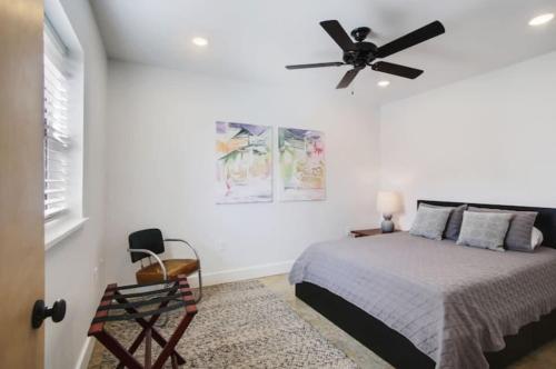 River Breeze Quiet & Modern Black Pearl Apartment detail