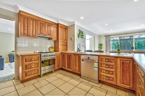 Goldfinch Way Stunning & Spacious Home Sleeps 11 - Tap to explore photos