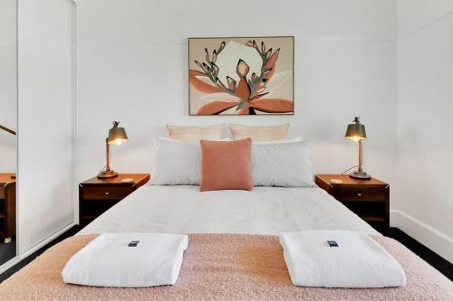 Oasis on Warrendine, Sleek & Stylish, Free Wi-Fi, Ориндж (фото 9)