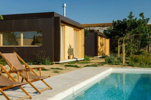 Casa de diseño con piscina en Girona.