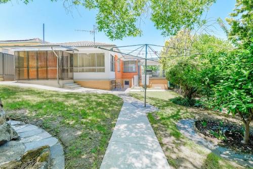 The Family Retreat - Near Mt Panorama & Racecourse