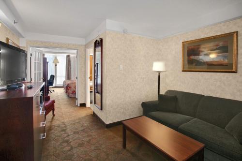 Deluxe Queen Room - Non-Smoking