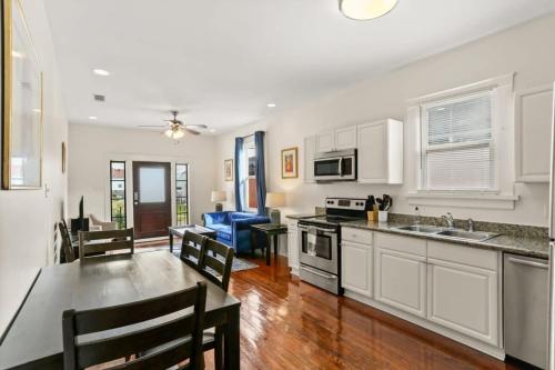 Pristine And Comfy Mid-city 2bd 1ba - New Orleans Jazz & Heritage Festival