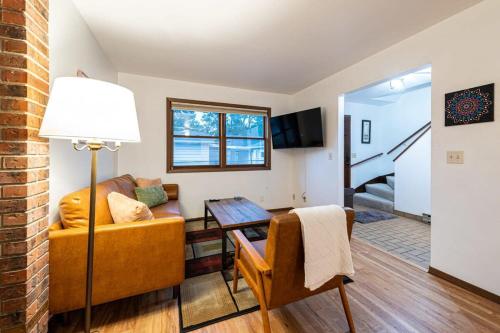 Fall Getaway in Cozy 2BR near Old Town Lafayette in Lafayette, USA