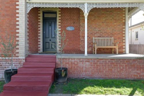 Hope St Cottage I - Historic Haven, Mountain Views