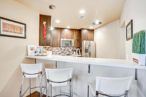 Modern Sedona Studio with Patio Walk to Trails! - main image