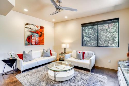Modern Sedona Studio with Patio Walk to Trails! - image 7
