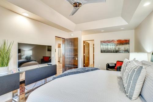 Modern Sedona Studio with Patio Walk to Trails! - image 12
