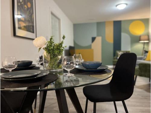 The Artistry I Sled In & Sled Out I Riverside I TV in แบนครอฟท์ (ออนตาริโอ)