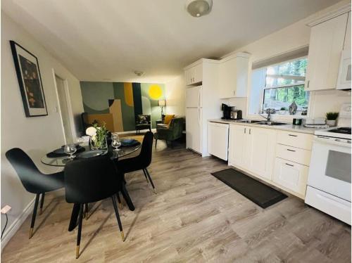 The Artistry I Sled In & Sled Out I Riverside I TV in แบนครอฟท์ (ออนตาริโอ)