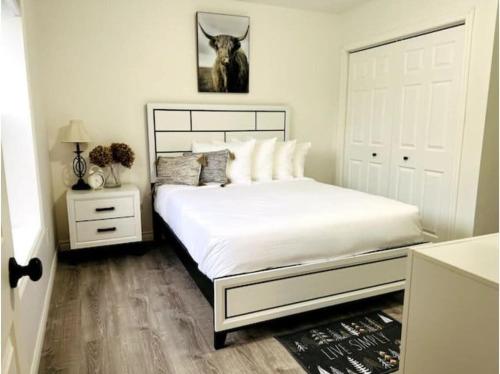 The Artistry I Sled In & Sled Out I Riverside I TV in แบนครอฟท์ (ออนตาริโอ)