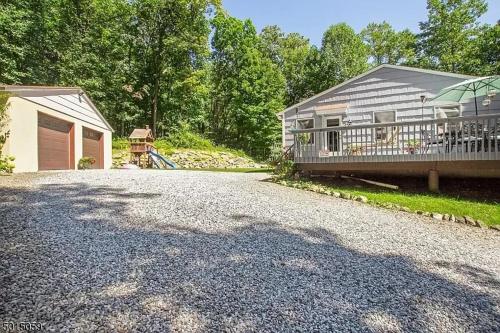 Large Private House on 5 Wooded Acres. Total Privacy! in Hackettstown, USA
