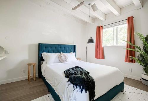 The Modern I Sleep 5 I Close to Downtown I Roku TV in Austin, USA