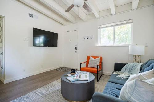 The Modern I Sleep 5 I Close to Downtown I Roku TV in Austin, USA