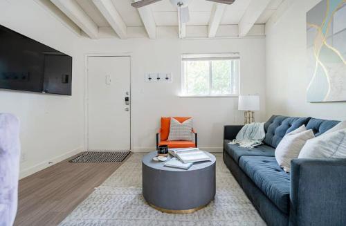 The Modern I Sleep 5 I Close to Downtown I Roku TV in Austin, USA