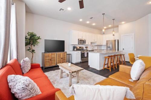 NEW! The Courtland, 2 Car Garage in San Antonio, USA
