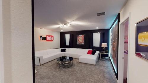 Welcome Fun Space for 20 People 2 Minutes from Disney-World - image 2
