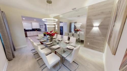 Welcome Fun Space for 20 People 2 Minutes from Disney-World - image 6
